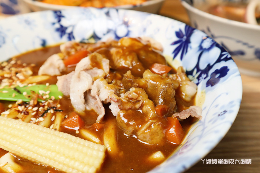 新竹東門市場美食推薦喜然海鮮泡飯!你吃過粉紅色浮誇龍蝦海鮮泡飯嗎?每日現炒日式咖哩