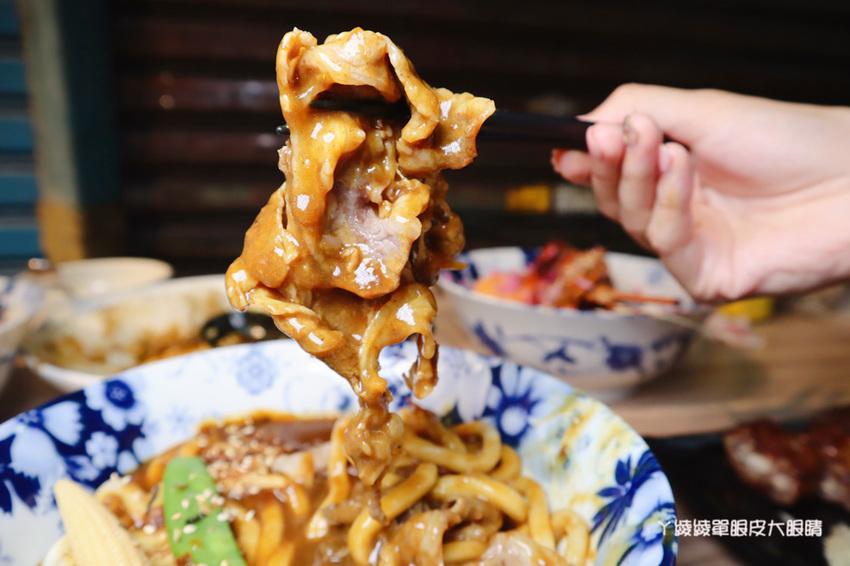 新竹東門市場美食推薦喜然海鮮泡飯！你吃過粉紅色浮誇龍蝦海鮮泡飯嗎？每日現炒日式咖哩