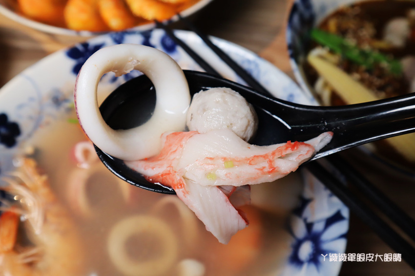 新竹東門市場美食推薦喜然海鮮泡飯!你吃過粉紅色浮誇龍蝦海鮮泡飯嗎?每日現炒日式咖哩