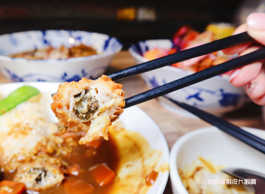 新竹東門市場美食推薦喜然海鮮泡飯!你吃過粉紅色浮誇龍蝦海鮮泡飯嗎?每日現炒日式咖哩