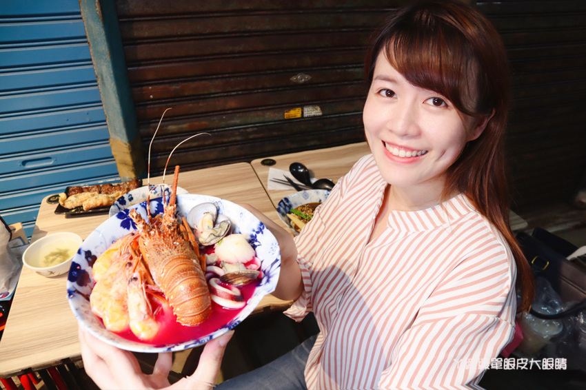 新竹東門市場美食推薦喜然海鮮泡飯!你吃過粉紅色浮誇龍蝦海鮮泡飯嗎?每日現炒日式咖哩