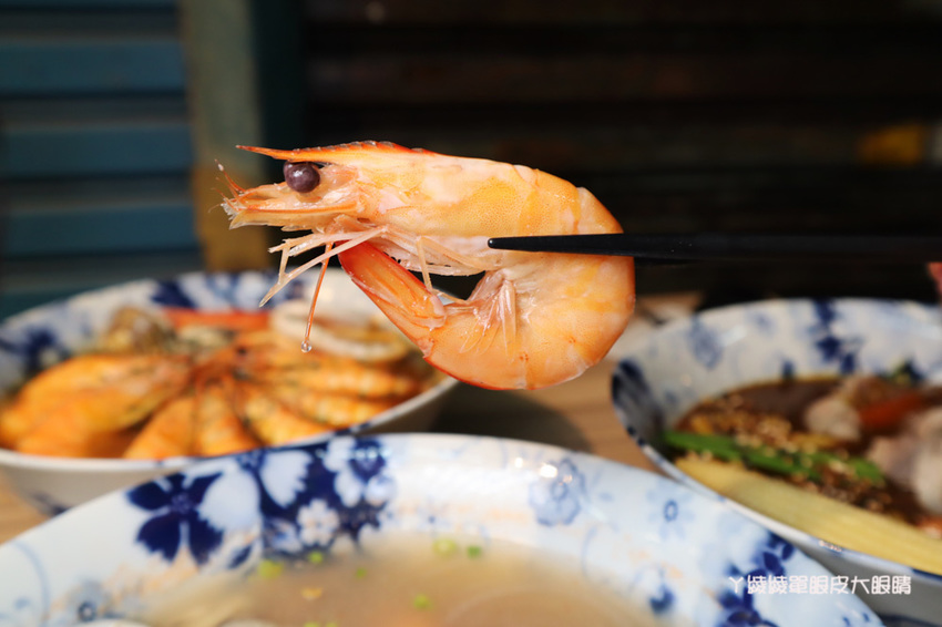 新竹東門市場美食推薦喜然海鮮泡飯！你吃過粉紅色浮誇龍蝦海鮮泡飯嗎？每日現炒日式咖哩