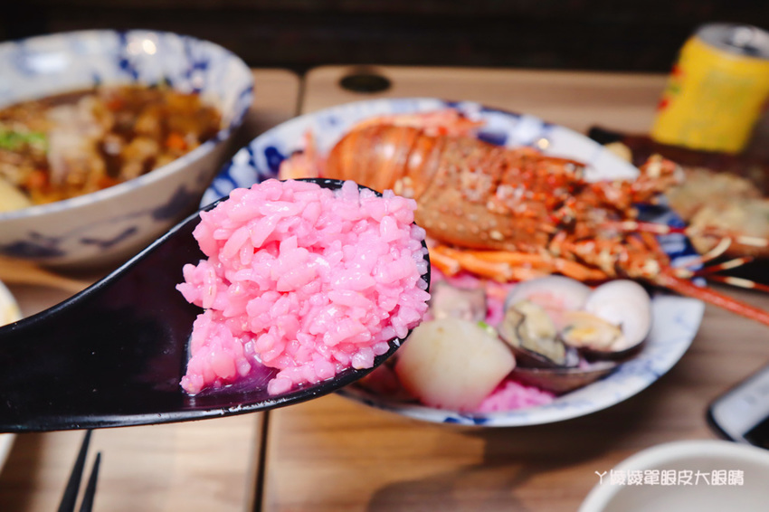 新竹東門市場美食推薦喜然海鮮泡飯！你吃過粉紅色浮誇龍蝦海鮮泡飯嗎？每日現炒日式咖哩
