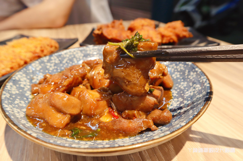 新竹東門市場美食推薦喜然海鮮泡飯!你吃過粉紅色浮誇龍蝦海鮮泡飯嗎?每日現炒日式咖哩