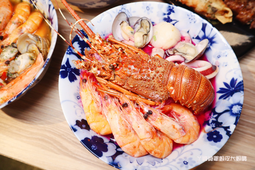 新竹東門市場美食推薦喜然海鮮泡飯！你吃過粉紅色浮誇龍蝦海鮮泡飯嗎？每日現炒日式咖哩