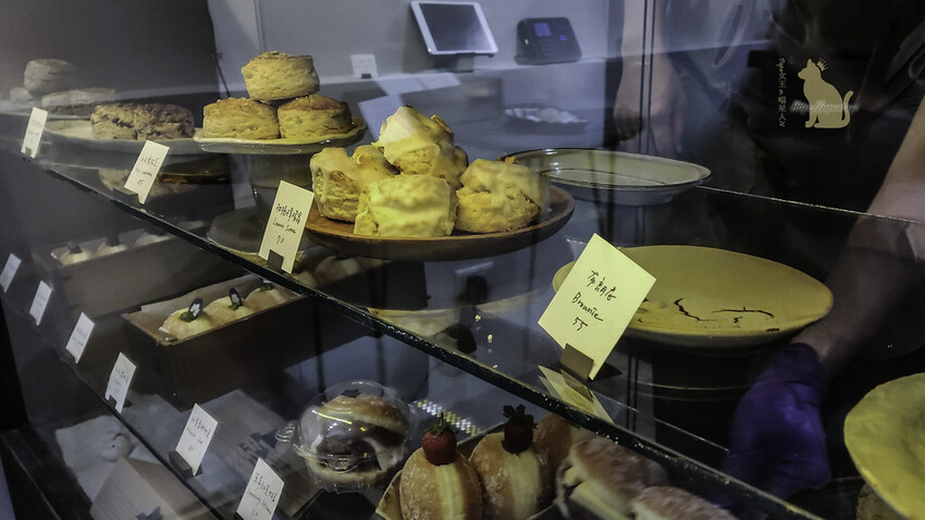 台中西區｜ 陸丘甜室 巷弄內的手作日式甜甜!! 圓嘟嘟甜甜圈是爆餡系!