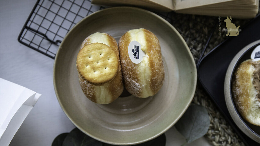 台中西區｜ 陸丘甜室 巷弄內的手作日式甜甜!! 圓嘟嘟甜甜圈是爆餡系!