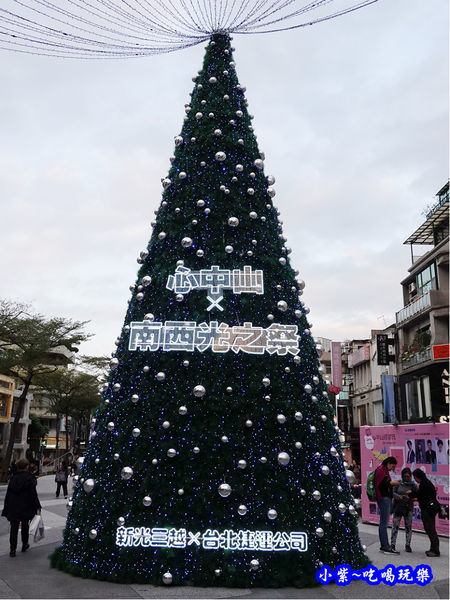 中山站耶誕樹.jpg
