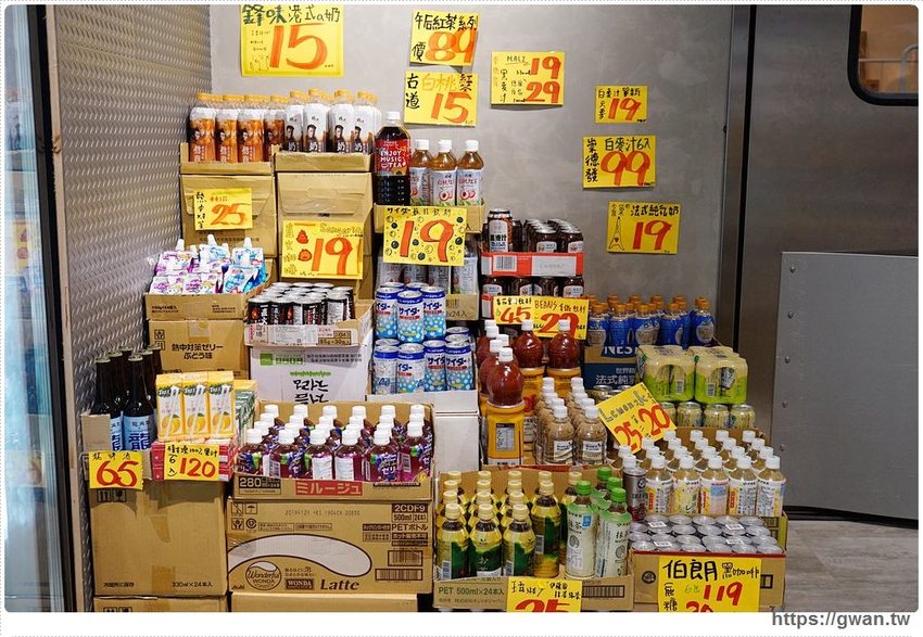 台中進口零食批發倉庫出清！聖誕出清只有兩週，超佛心價格還能免費換冰淇淋～