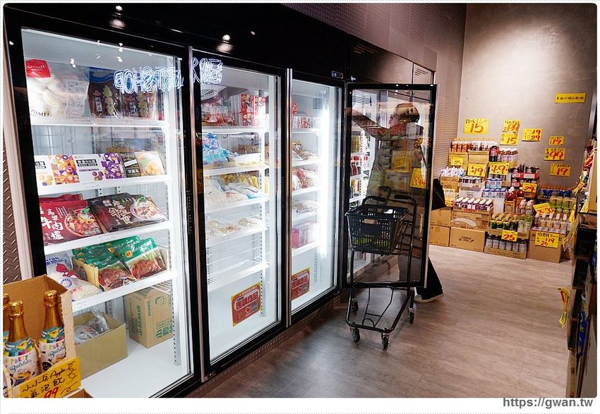 台中進口零食批發倉庫出清！聖誕出清只有兩週，超佛心價格還能免費換冰淇淋～