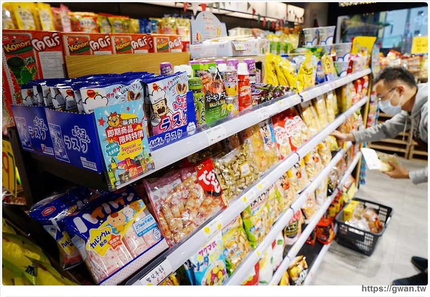 台中進口零食批發倉庫出清！聖誕出清只有兩週，超佛心價格還能免費換冰淇淋～