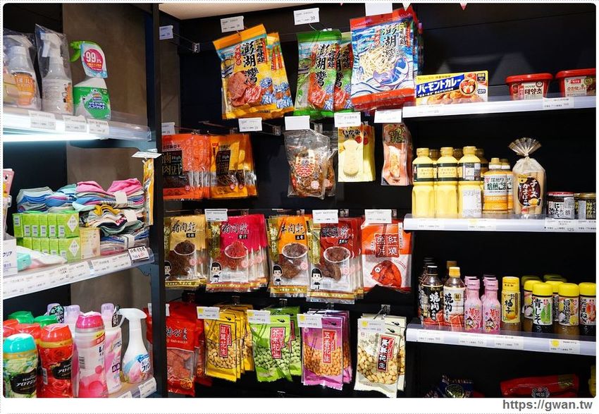 台中進口零食批發倉庫出清！聖誕出清只有兩週，超佛心價格還能免費換冰淇淋～