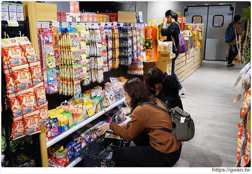 台中進口零食批發倉庫出清！聖誕出清只有兩週，超佛心價格還能免費換冰淇淋～