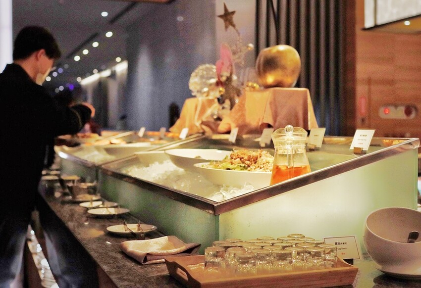 苗栗旅遊住宿/頭份尚順君樂飯店，經典雙床客房，在尚順享受吃喝玩樂的快感