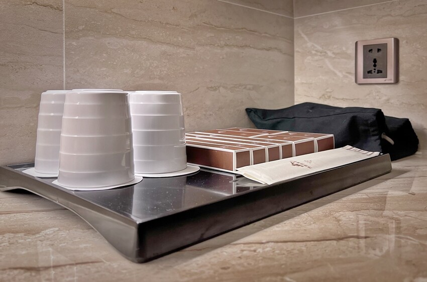 苗栗旅遊住宿/頭份尚順君樂飯店，經典雙床客房，在尚順享受吃喝玩樂的快感