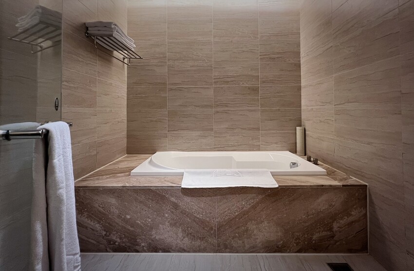 苗栗旅遊住宿/頭份尚順君樂飯店，經典雙床客房，在尚順享受吃喝玩樂的快感