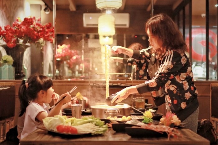 苗栗旅遊住宿/頭份尚順君樂飯店，經典雙床客房，在尚順享受吃喝玩樂的快感