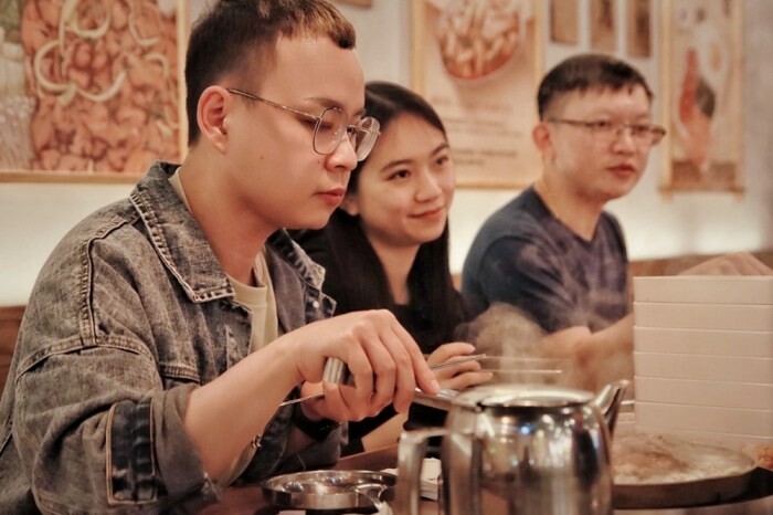 苗栗旅遊住宿/頭份尚順君樂飯店，經典雙床客房，在尚順享受吃喝玩樂的快感