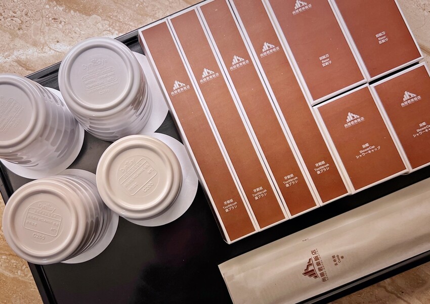 苗栗旅遊住宿/頭份尚順君樂飯店，經典雙床客房，在尚順享受吃喝玩樂的快感