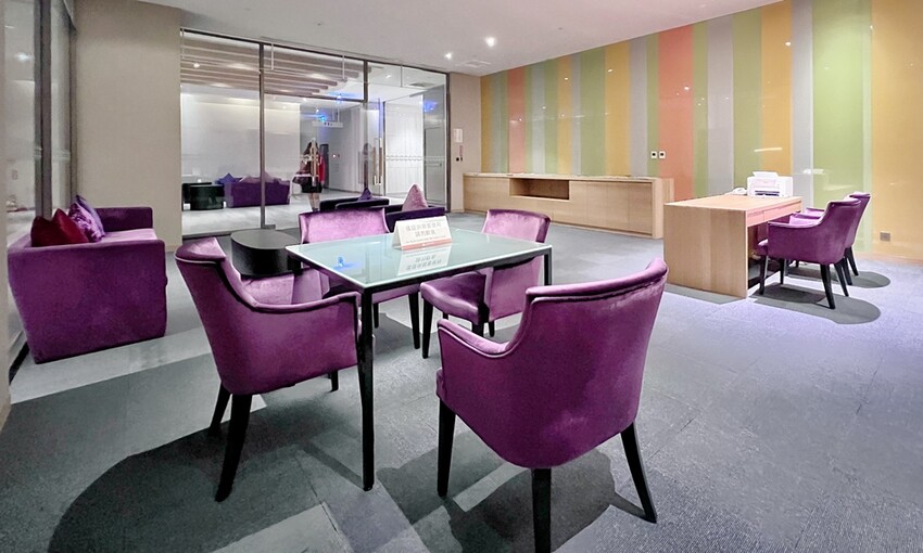 苗栗旅遊住宿/頭份尚順君樂飯店，經典雙床客房，在尚順享受吃喝玩樂的快感