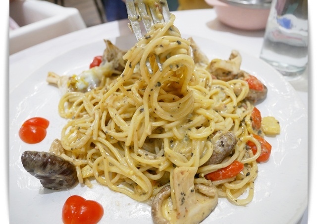 高雄漢神巨蛋「Petit Doux．微兜」甜蜜蜜、好軟綿的瓦帕鬆餅 ♪