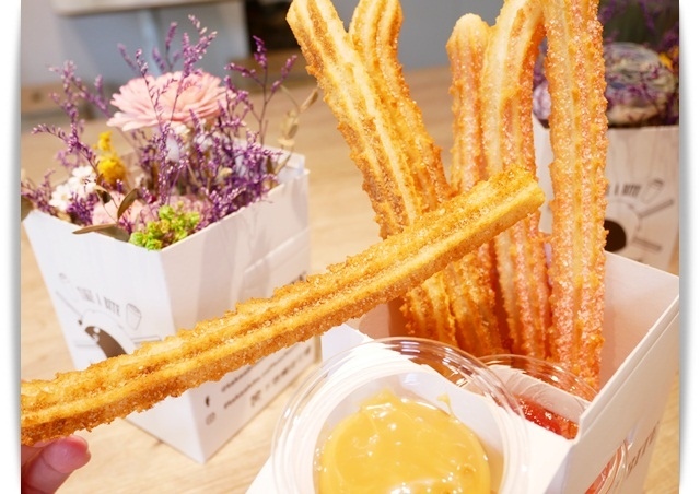 高雄漢神巨蛋「Petit Doux．微兜」甜蜜蜜、好軟綿的瓦帕鬆餅 ♪