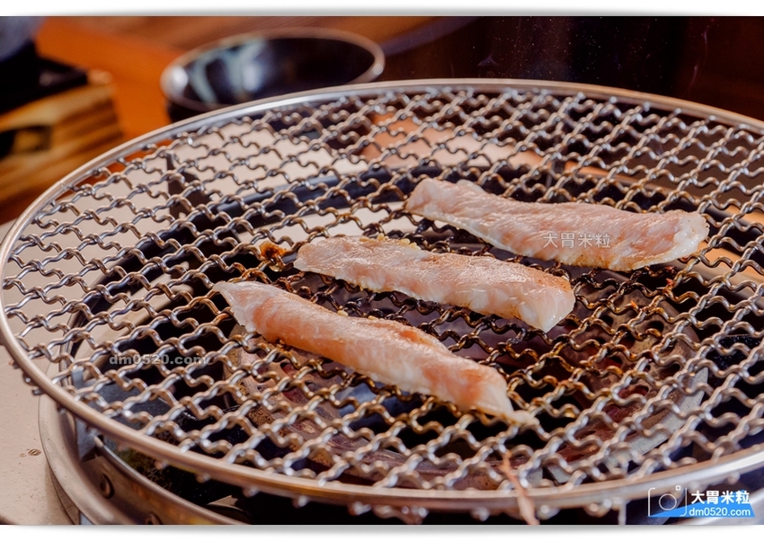 西門町電影街人氣燒肉居酒屋,聚樂町新品牌,喜多肉和牛燒肉居酒屋,肥滋滋和牛搭配台式特色湯品/沙瓦調酒,盡情享受燒烤微醺樂趣！西門町單點燒肉推薦,西門町居酒屋推薦,西門町武昌街美食推薦, - 大胃米粒