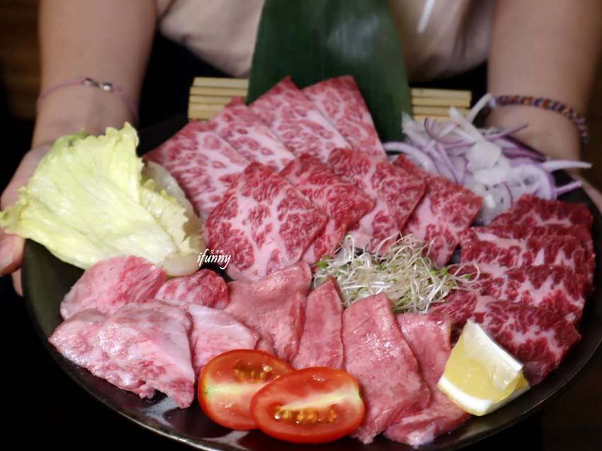 [西門町燒肉推薦]喜多肉和牛燒肉居酒屋~中秋烤肉最佳選擇~沙瓦買二送一/生啤買三送一 - ifunny 艾方妮的遊樂場