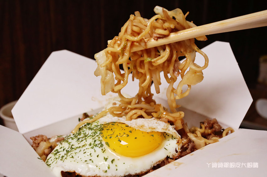 新竹宵夜|呷胖炒泡麵炸物,隱身巷弄平價炒泡麵!冬季新品上市霜降豬麻油湯麵、焦糖棉花糖大亨堡