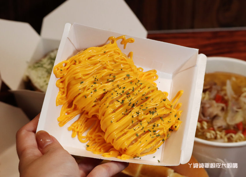 新竹宵夜|呷胖炒泡麵炸物,隱身巷弄平價炒泡麵!冬季新品上市霜降豬麻油湯麵、焦糖棉花糖大亨堡