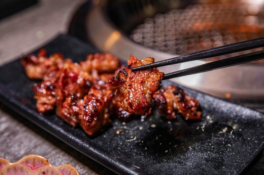 桃園蘆竹燒肉吃到飽！大漠紅頂級和牛海鮮饗宴，松葉蟹干貝、泰國蝦吃到飽。