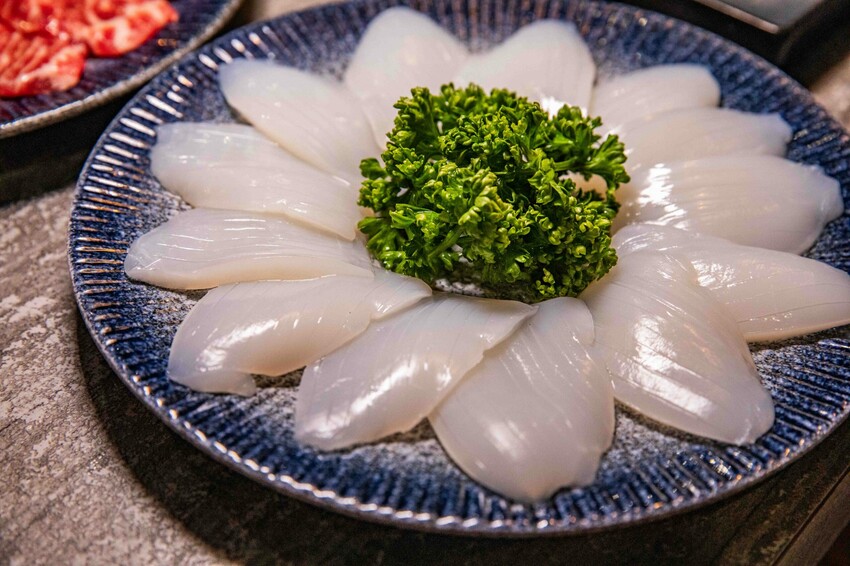 桃園蘆竹燒肉吃到飽！大漠紅頂級和牛海鮮饗宴，松葉蟹干貝、泰國蝦吃到飽。