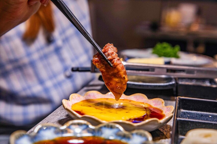 桃園蘆竹燒肉吃到飽！大漠紅頂級和牛海鮮饗宴，松葉蟹干貝、泰國蝦吃到飽。