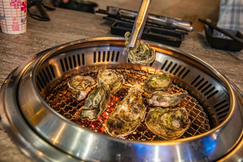 桃園蘆竹燒肉吃到飽！大漠紅頂級和牛海鮮饗宴，松葉蟹干貝、泰國蝦吃到飽。