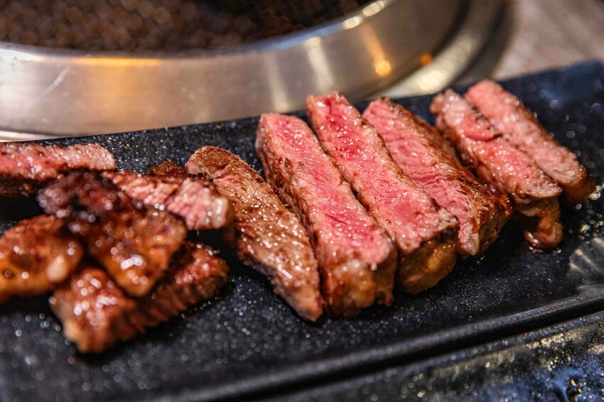 桃園蘆竹燒肉吃到飽！大漠紅頂級和牛海鮮饗宴，松葉蟹干貝、泰國蝦吃到飽。