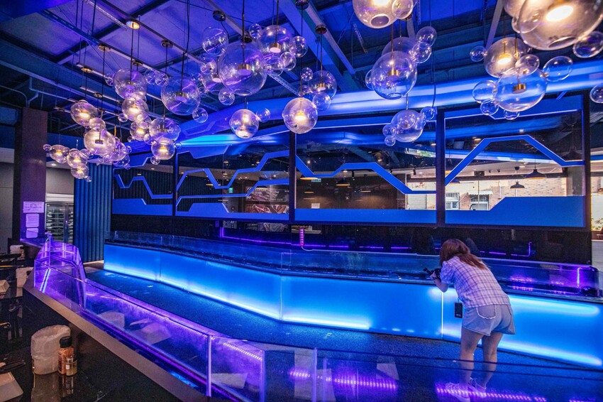 桃園蘆竹燒肉吃到飽！大漠紅頂級和牛海鮮饗宴，松葉蟹干貝、泰國蝦吃到飽。