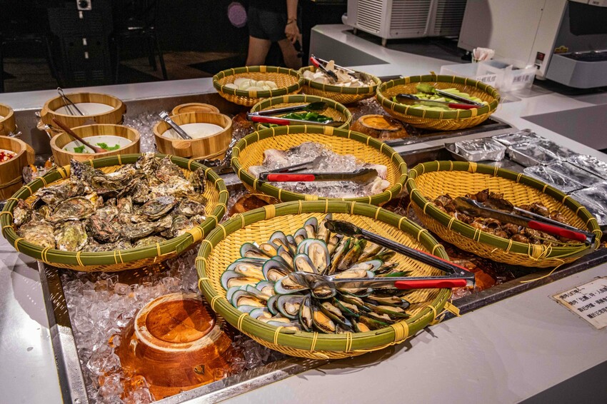 桃園蘆竹燒肉吃到飽！大漠紅頂級和牛海鮮饗宴，松葉蟹干貝、泰國蝦吃到飽。