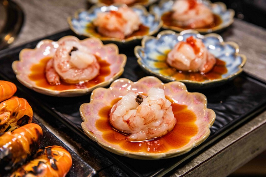 桃園蘆竹燒肉吃到飽！大漠紅頂級和牛海鮮饗宴，松葉蟹干貝、泰國蝦吃到飽。