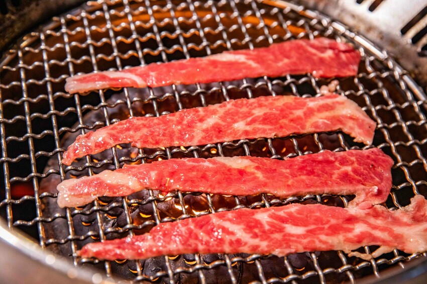 桃園蘆竹燒肉吃到飽！大漠紅頂級和牛海鮮饗宴，松葉蟹干貝、泰國蝦吃到飽。