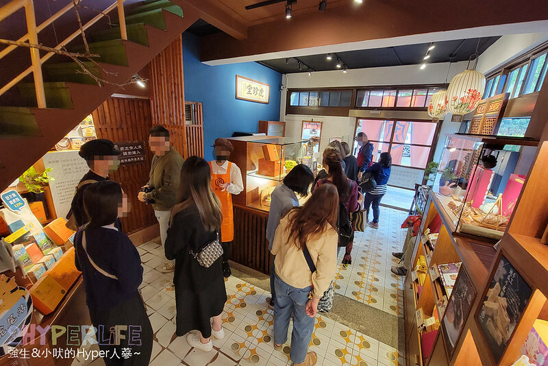 來雲林虎尾必吃菓寮店的散步甜點虎月燒,原正義百貨搖成一變成為文青美食打卡點,各種特色地瓜糕點也是推薦伴手禮哦!