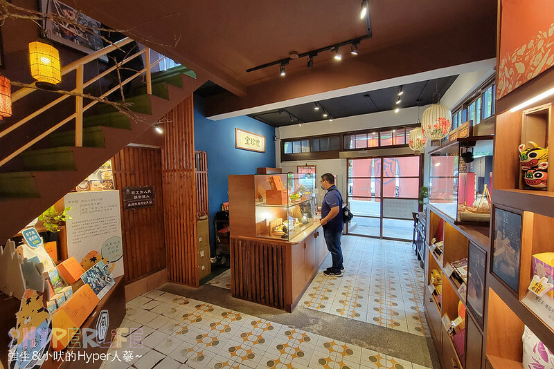 來雲林虎尾必吃菓寮店的散步甜點虎月燒,原正義百貨搖成一變成為文青美食打卡點,各種特色地瓜糕點也是推薦伴手禮哦!