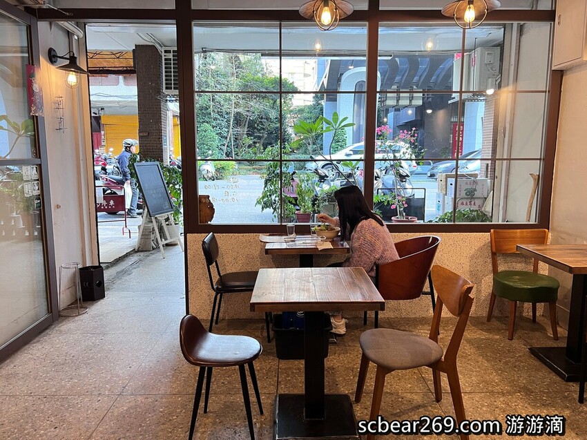 南港苒冉小食光文青老宅寵物友善咖啡店推薦。