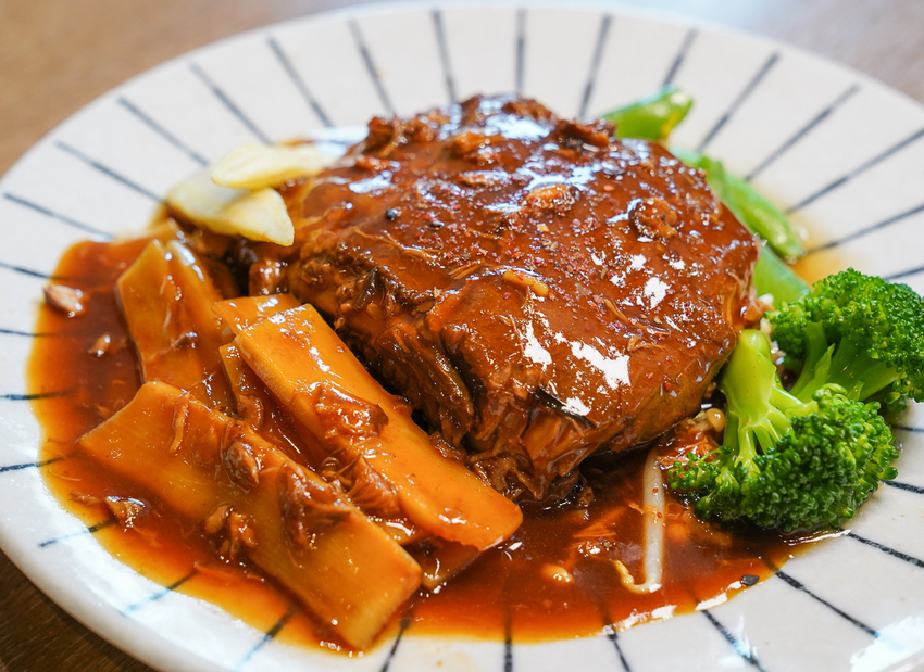[高雄前鎮美食]好飯遇所-美味大份量創意木盆麵!草衙道最高C/P值文青麵店 - 美食好芃友
