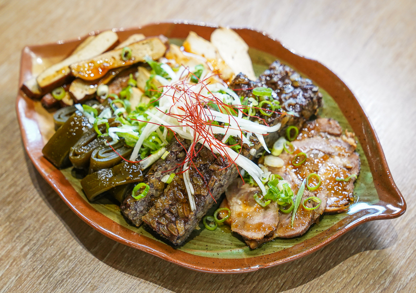 [高雄前鎮美食]好飯遇所-美味大份量創意木盆麵!草衙道最高C/P值文青麵店 - 美食好芃友