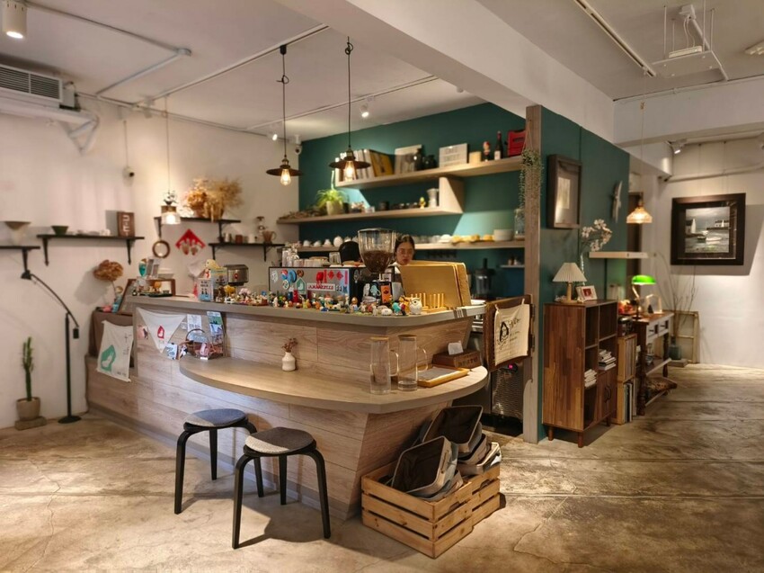 【台北.天母】愜意咖啡館。寵物友善咖啡廳。推丹麥吐司&生巧克力&戚風蛋糕&黑糖珍奶 - 南洋峇里女子SPA館