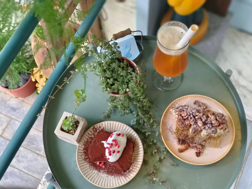 【台北.天母】愜意咖啡館。寵物友善咖啡廳。推丹麥吐司&生巧克力&戚風蛋糕&黑糖珍奶 - 南洋峇里女子SPA館