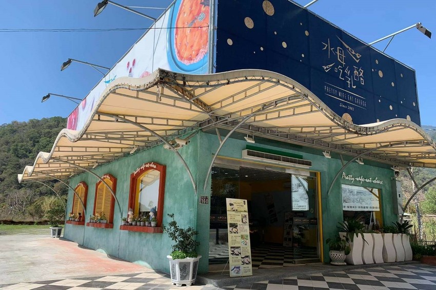 「南投清境農場野餐趣」藍天白雲綠地＋超可愛羊咩咩伴食超好吃的乳酪蛋糕！知名芒果＋莓果乳酪塔整個大滿足！