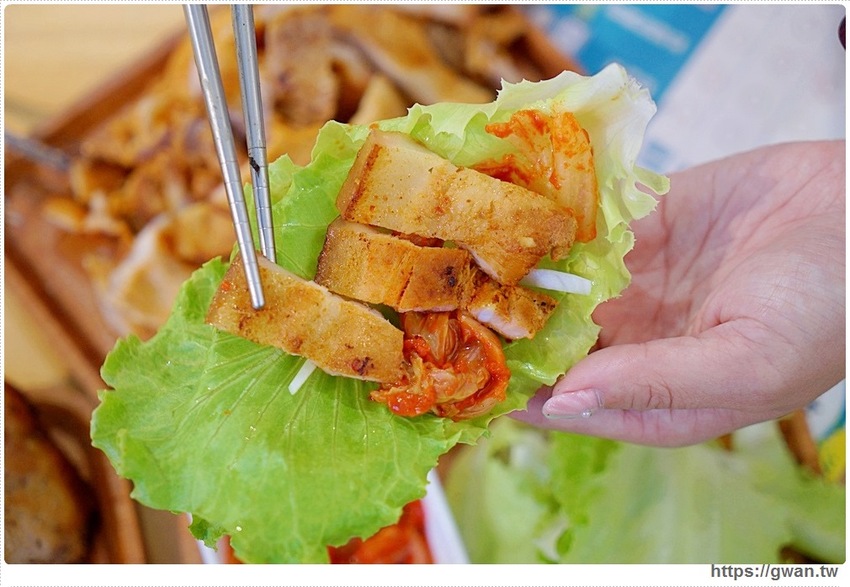 台中大份量丼飯~超逗趣紅布條,老闆警告 :『肚子要被搞大了!』