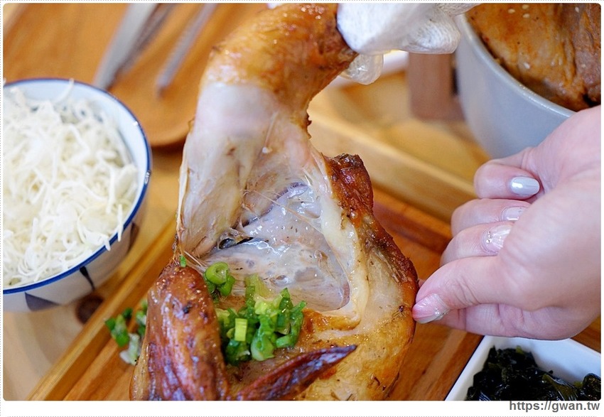 台中大份量丼飯~超逗趣紅布條,老闆警告 :『肚子要被搞大了!』