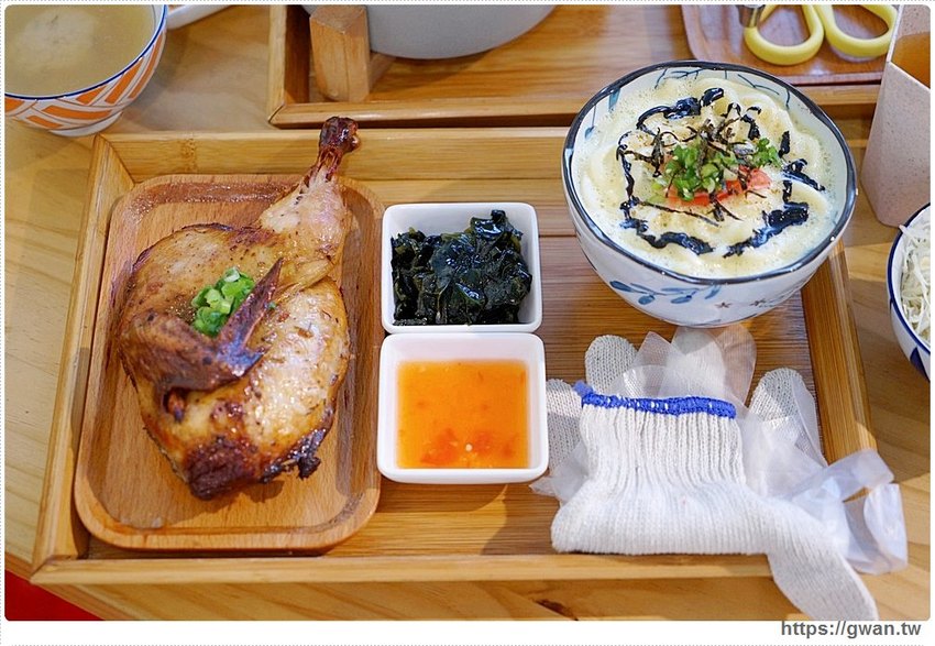 台中大份量丼飯~超逗趣紅布條,老闆警告 :『肚子要被搞大了!』